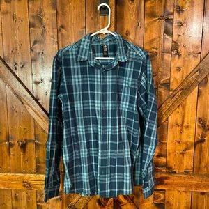 NWOT Mountain Hardware button up
